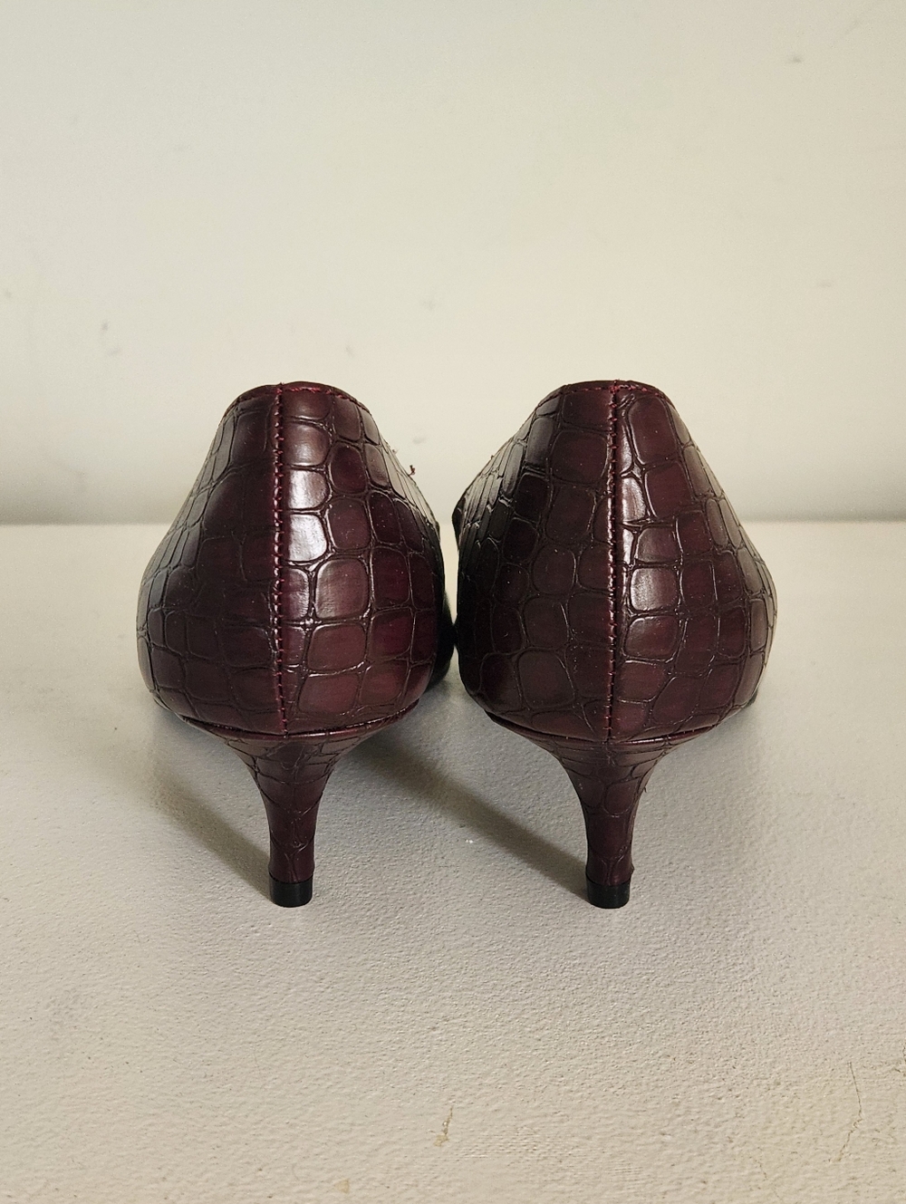Brand New, New Directions Pointed Toe Croc-Embossed Kitten Heels - Picture 3 of 5